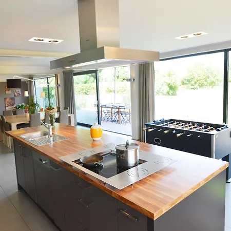 Family Villa, Profondeville, Cleaning Included Ferienhaus Bois-de-Villers