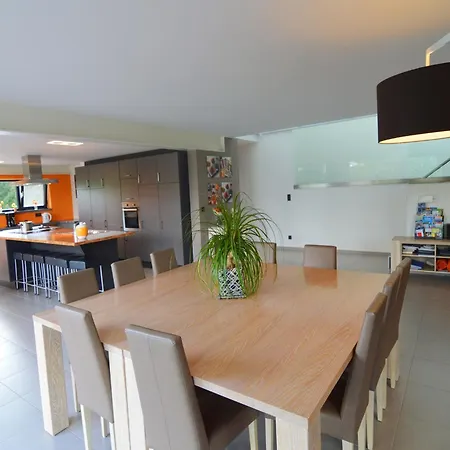 Family Villa, Profondeville, Cleaning Included Ferienhaus *