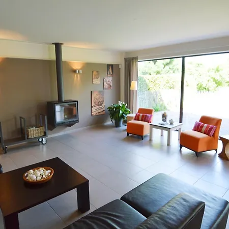 Family Villa, Profondeville, Cleaning Included Ferienhaus *
