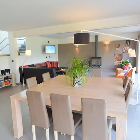 Family Villa, Profondeville, Cleaning Included Ferienhaus *